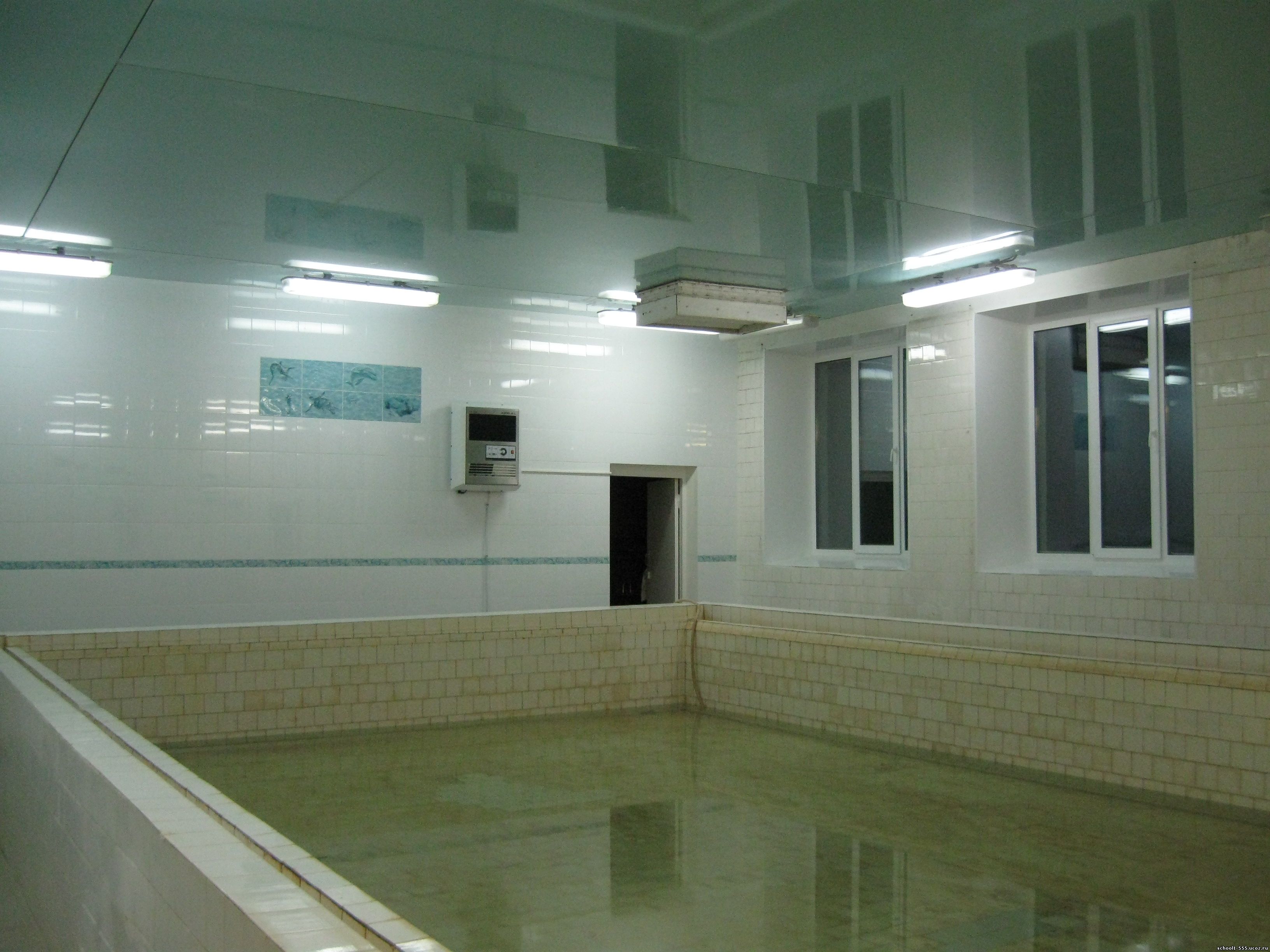 Школьный плавательный бассейн